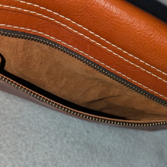 Patricia Nash Midi Heritage tan leather tech iPad portfolio. - Picture 9 of 10